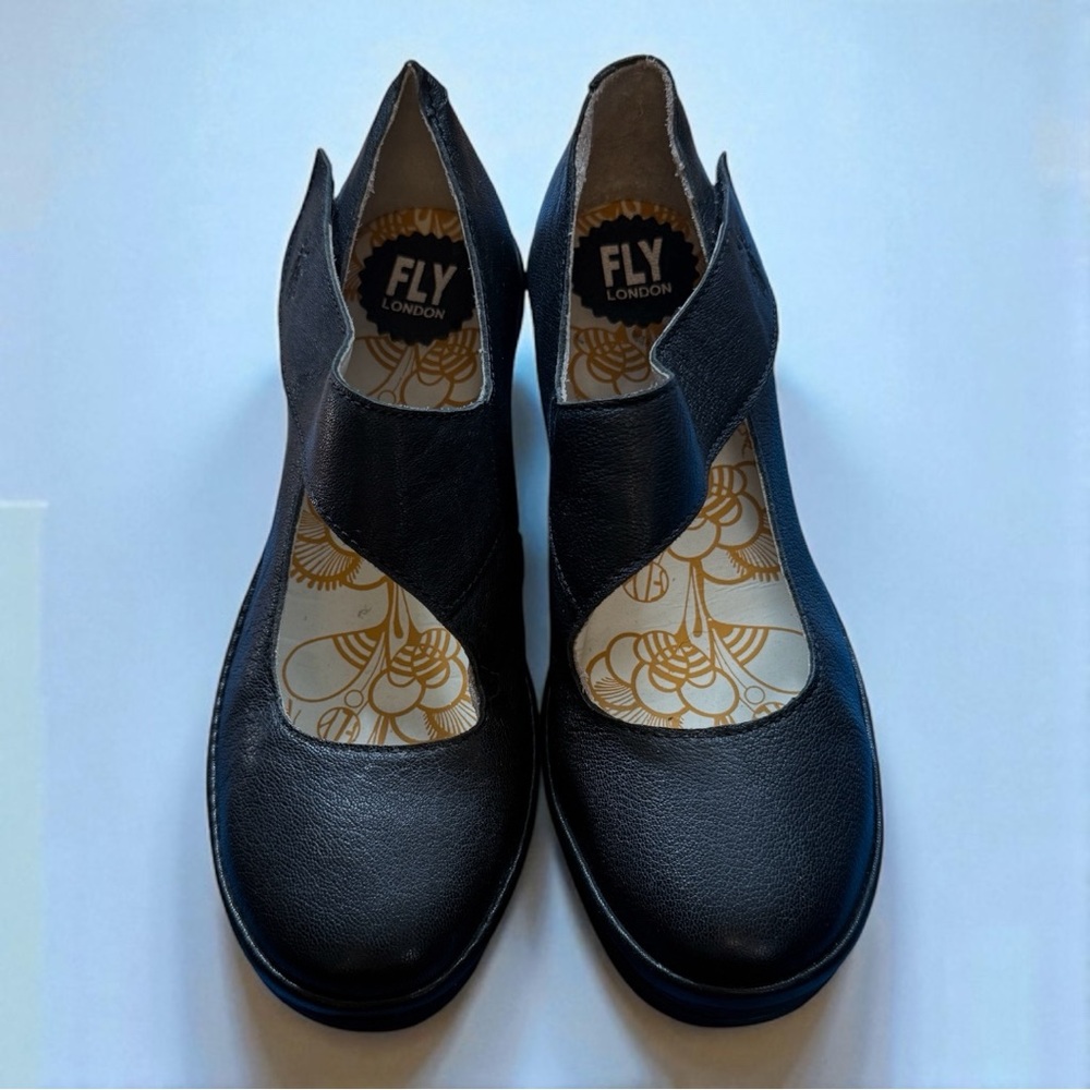 Fly London Women's YASI682fly Black Wedges